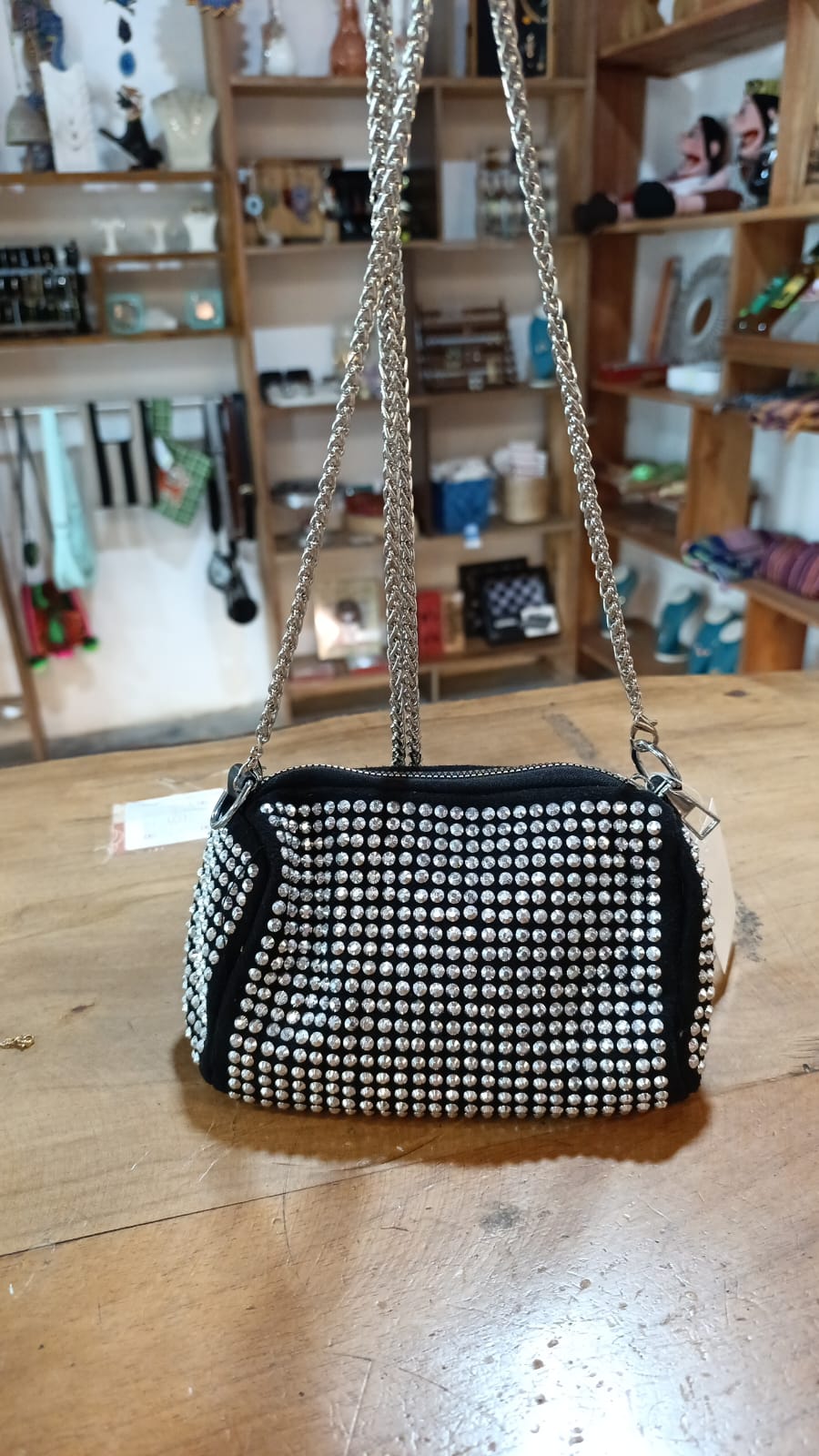 Cartera mini brillos con cadena plateada