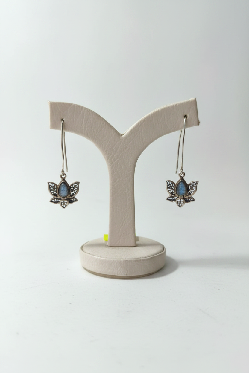 Aretes loto labradorita fondo blanco sin sticker