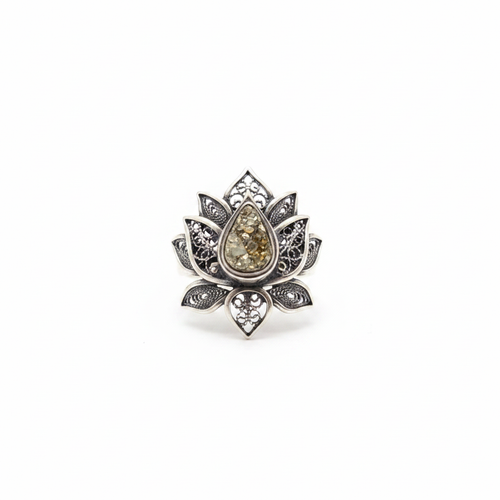Anillo loto pirita fondo blanco